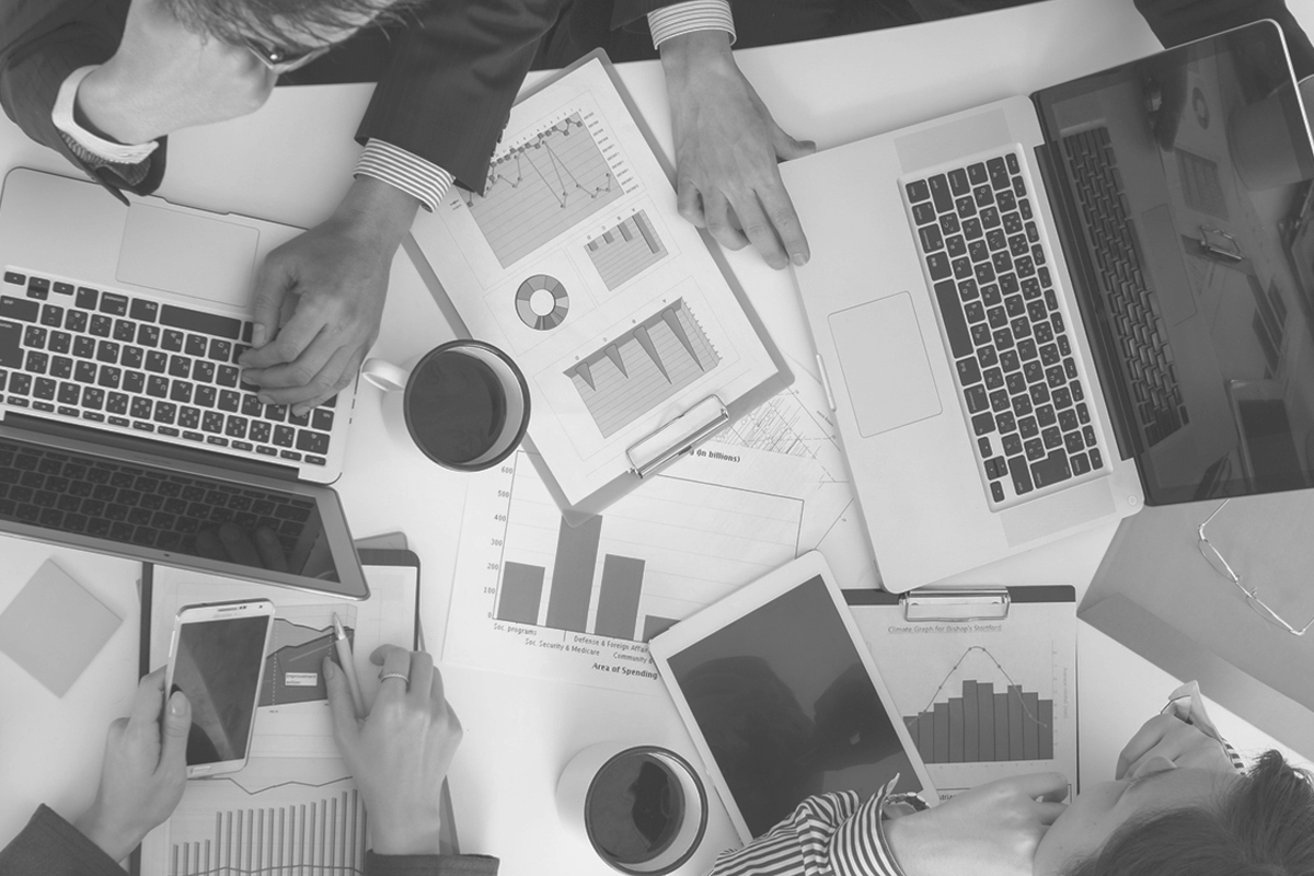 ⑤WEBページや動画コンテンツの仮デザインを作成し、確認頂きます。